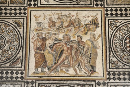 France, Rhône (69), Lyon, site historique classé Patrimoine Mondial de l'UNESCO, colline de Fourvière, musée gallo-romain de Fourvière, mosaïque L'ivresse d'Hercule datant du IIème siècle et en provenance du maison de Vienne