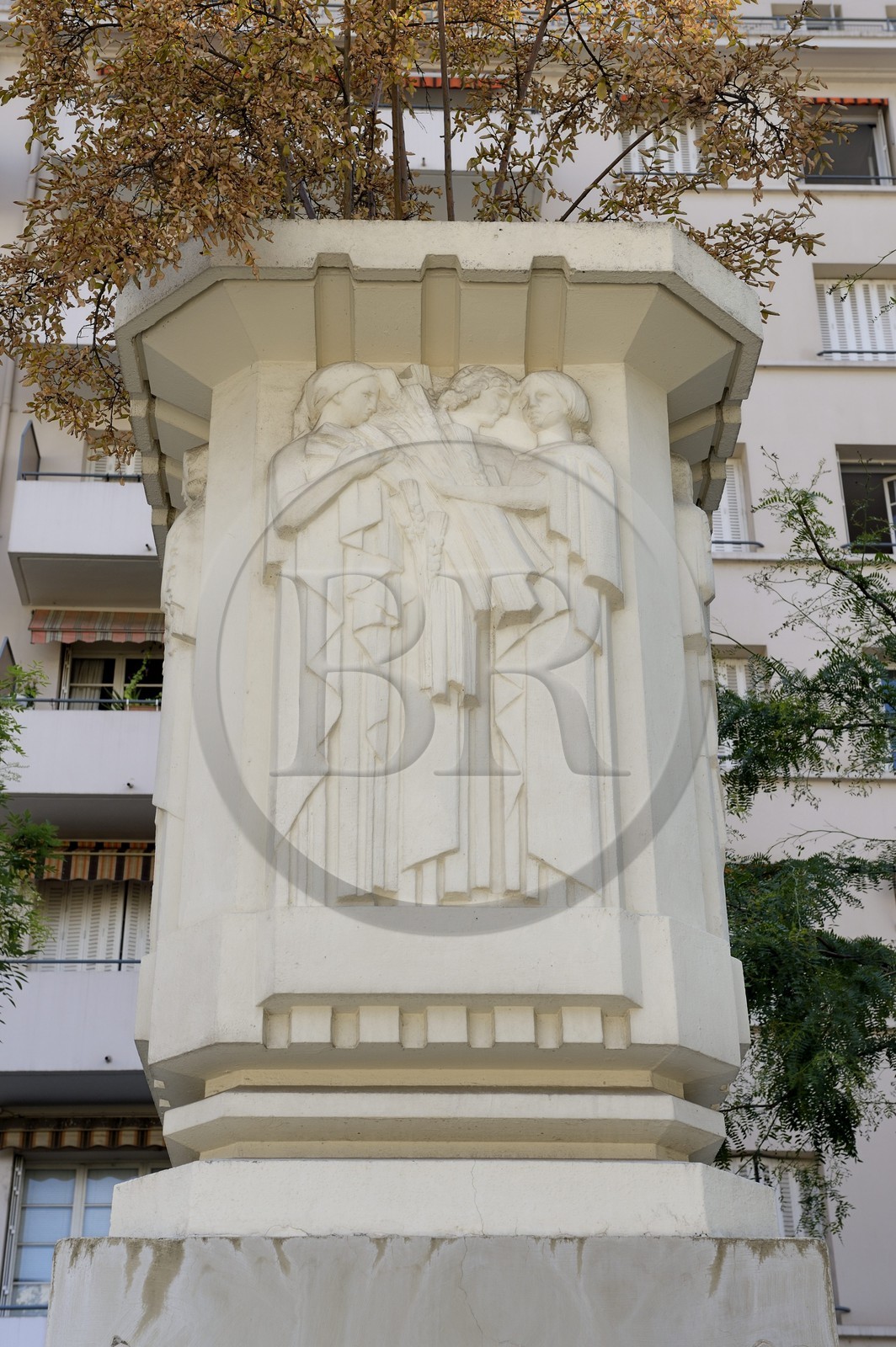 France, Rhône (69), Villeurbanne, ensemble architectural des gratte-ciel construit de 1927 à 1934, place Lazare Goujon