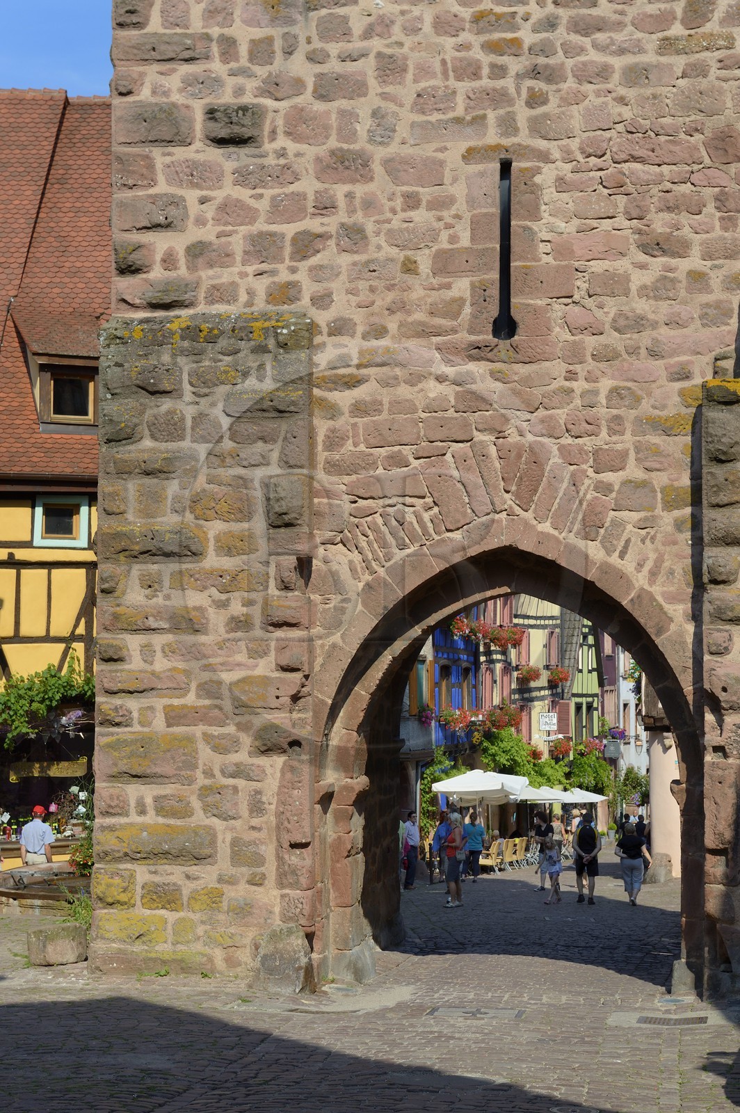 France, Haut-Rhin (68), Riquewihr, labellisé Les Plus Beaux Villages de France, la porte du Dolder