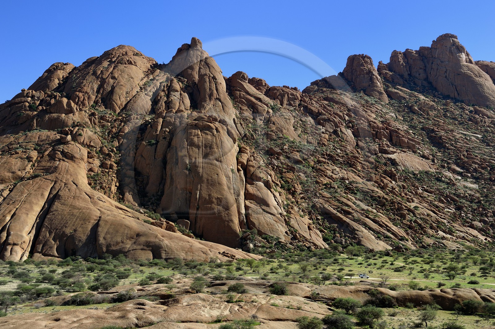 Namibie, région de Erongo, Damaraland, le Grand Spitzkoppe ou Spitzkop (1784 m), montagne granitique dans le désert du Namib