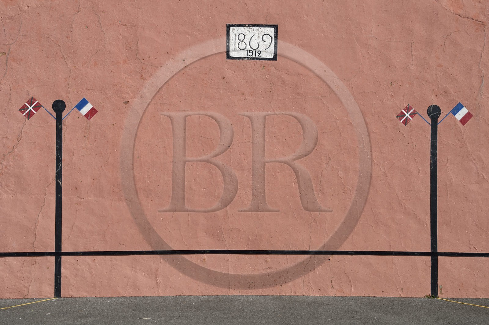 France, Pyrénées-Atlantiques (64), la côte du Pays-Basque, Bidart, le Petit Fronton de la place principale