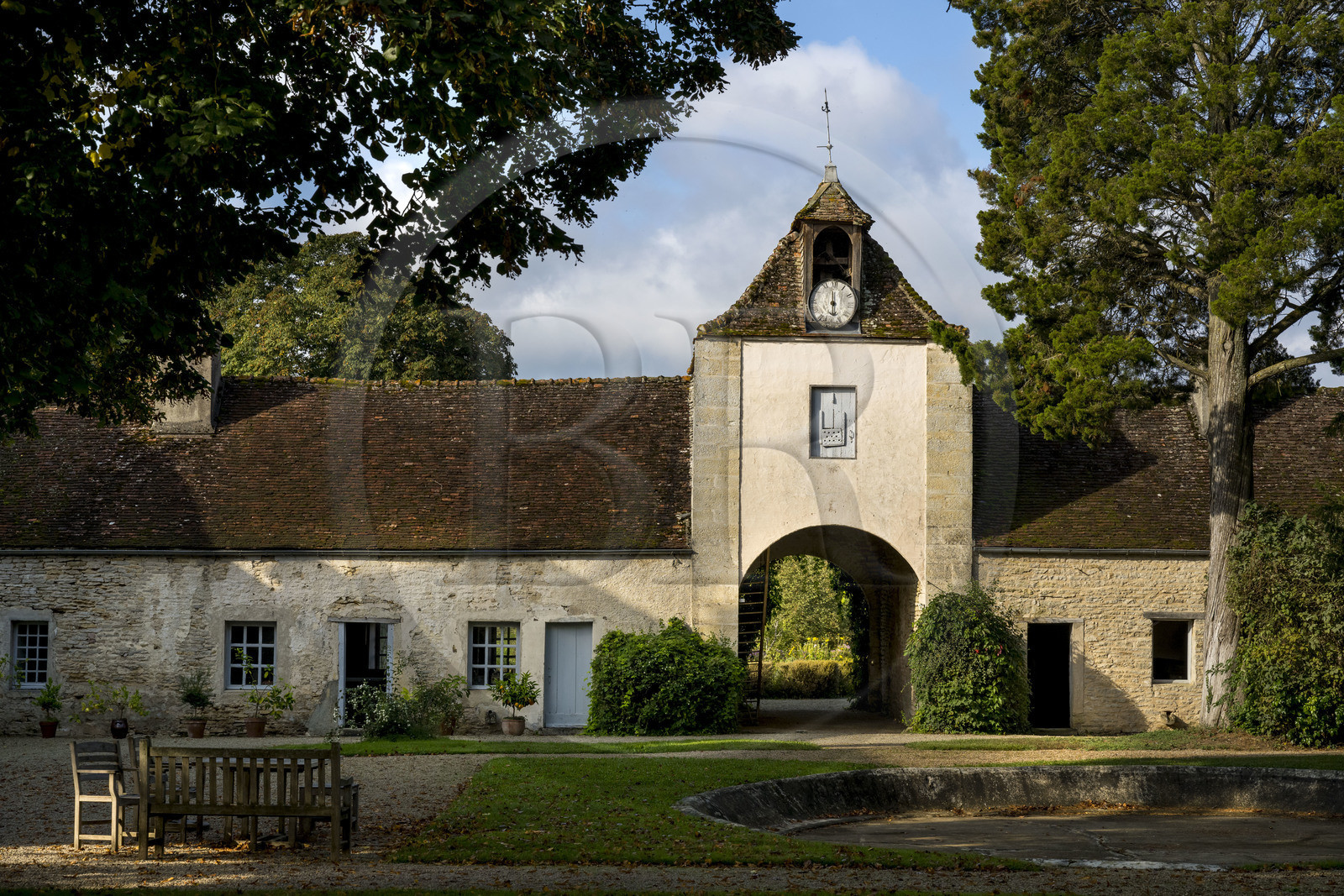 France, Côte-d'Or (21), Buffon, la Grande Forge de Buffon fondée par Georges-Louis Leclerc de Buffon en 1768, colombier la cour des habitations