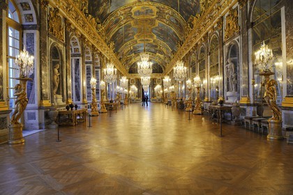 France, Yvelines, Chateau de Versailles, listed as World Heritage by UNESCO, Galerie des Glaces (Hall of Mirrors), length 73m and width 10,50m, with 17 windows and 357 mirrors, architect Jules Hardouin Mansart (1678-1684)