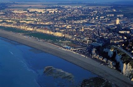 France, Seine-Maritime (76), Pays de Caux, Côte d'Albâtre, la ville de Dieppe (vue aérienne)