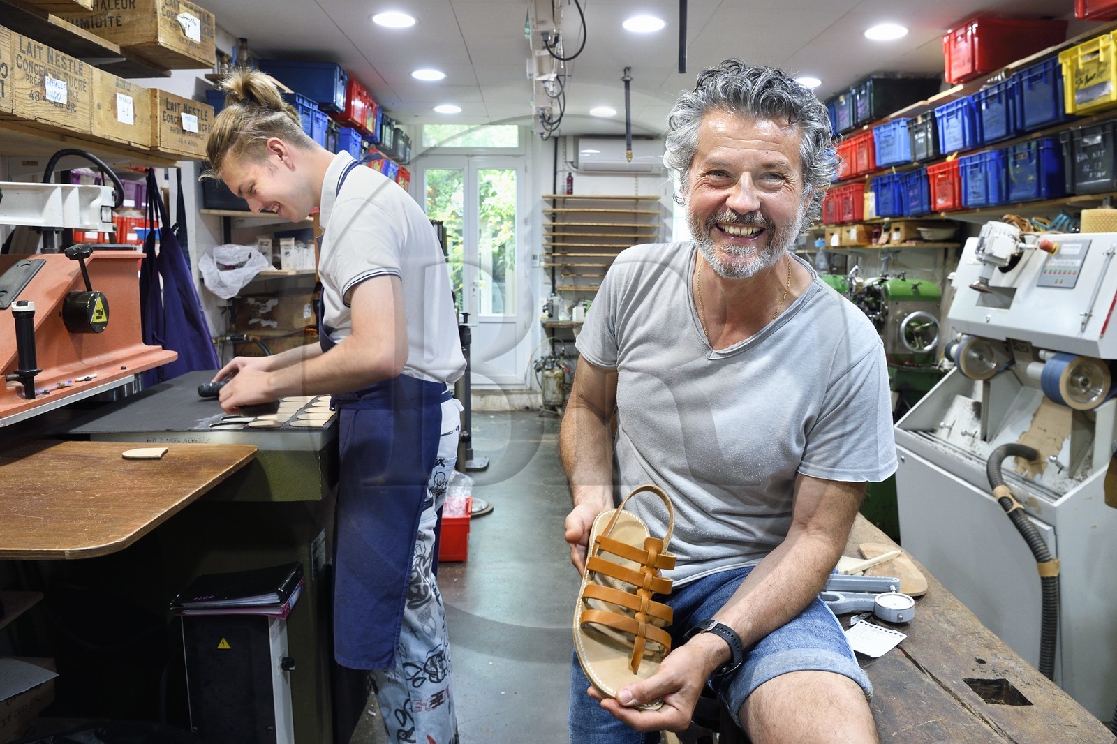 France, Var (83), Saint-Tropez, fabrication des Sandales Tropéziennes (les sandales Rondini), Alain Rondini France, Var (83), Saint-Tropez, fabrication des Sandales Tropéziennes (les sandales Rondini), Alain Rondini