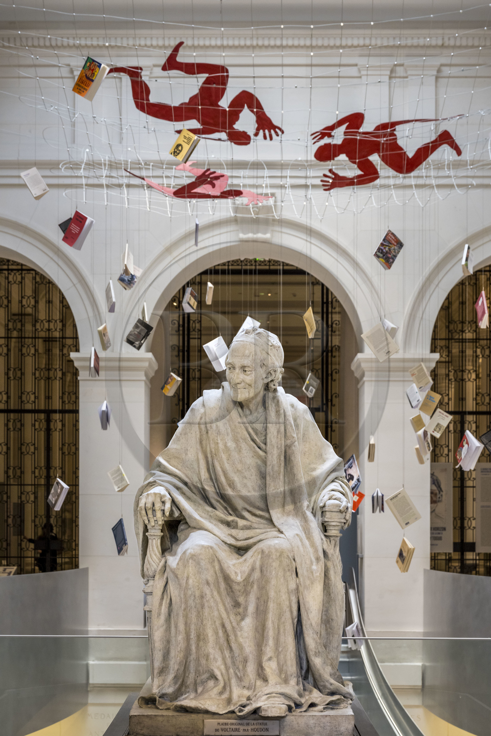 France, Paris (75), Bibliothèque Nationale de France, site Richelieu, Voltaire assis (1781) du sculpteur Jean-Antoine Houdon, platre original, renferme en son socle le coeur du philosophe depuis 1864