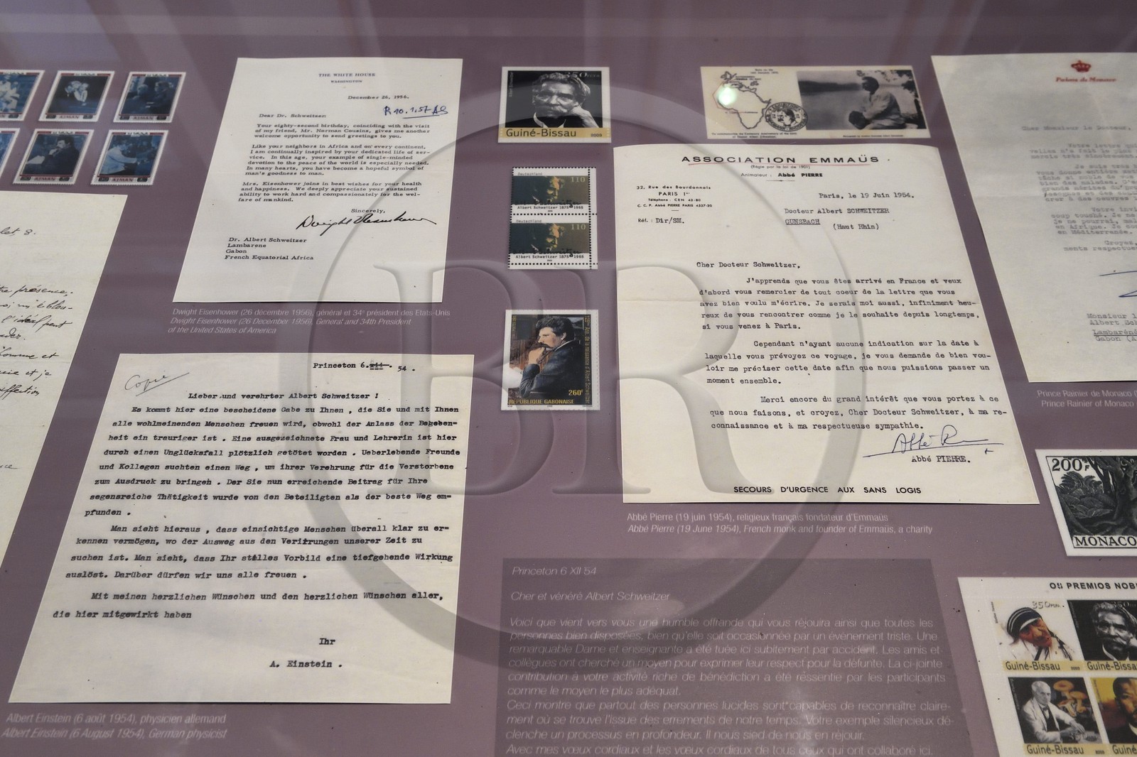 Gabon, Province du Moyen-Ogooué, Lambaréné, l'ancien Hopital Albert Schweitzer devenu musée, courriers d'Einstein et de l'abbé Pierre envoyé au docteur Schweitzer Gabon, Province du Moyen-Ogooué, Lambaréné, l'ancien Hopital Albert Schweitzer devenu musée, courriers d'Einstein et de l'abbé Pierre envoyé au docteur Schweitzer