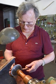France, Var, Presqu'ile de Saint-Tropez, Cogolin, the master pipe manufacturer René Courrieu, polishing the pipe