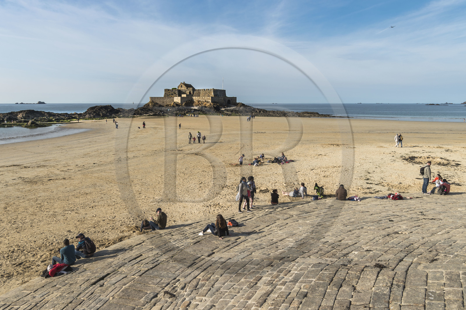 France, Ille-et-Vilaine (35), Côte d'Emeraude, Saint-Malo, Fort National conçu par Vauban et construit par Siméon Garangeau de 1689 à 1693, la plage de l'eventail à marée basse
