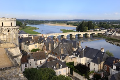 France, Indre et Loire, Amboise, Loire Valley listed as World Heritage by UNESCO, Chateau d'Amboise, the dwelling of the King and the Minimes Tower overhanging the Loire river