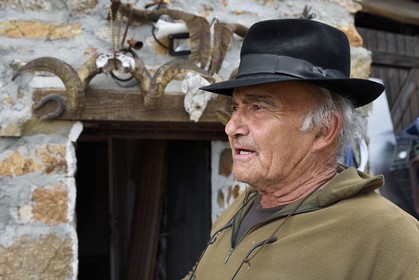 France, Corse-du-Sud (2A), Cargèse, le berger François Defranchi producteur de fromages de brebis