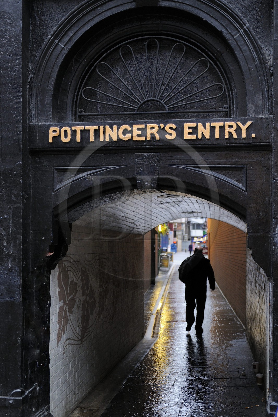 Royaume-Uni, Irlande du Nord, Belfast, Pottinger's Entry donnant sur Ann Street