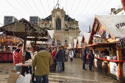 France, Meurthe-et-Moselle, Nancy, Saint-Nicolas and Christmas market on Place Charles-III, stalls selling mulled wine and food