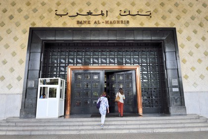 Maroc, Casablanca, banque Al Magrib place Mohammed V à l'angle de l'avenue Hassan II, architecte Edmond Brion (1937)