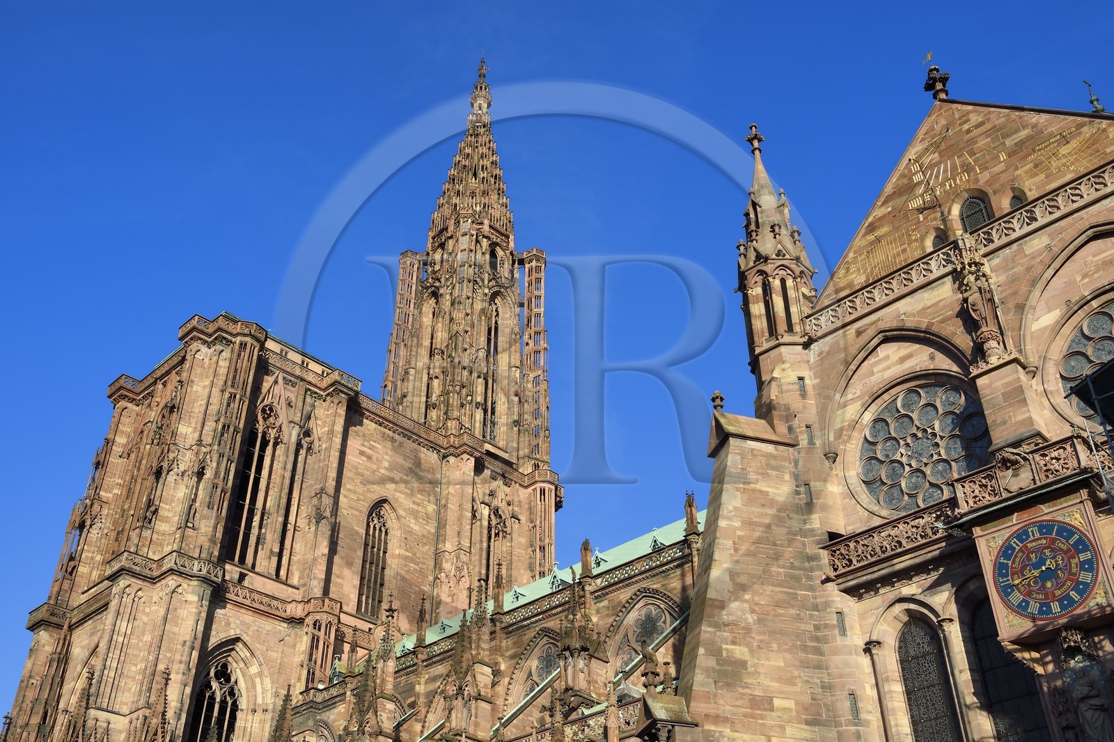 France, Bas-Rhin (67), Strasbourg, vieille ville classée au Patrimoine Mondial de l'UNESCO, la cathédrale Notre-Dame, facade sud