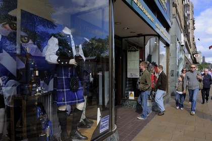 Royaume-Uni, Ecosse, Edimbourg, boutique de kilt et cachemire sur Princes street