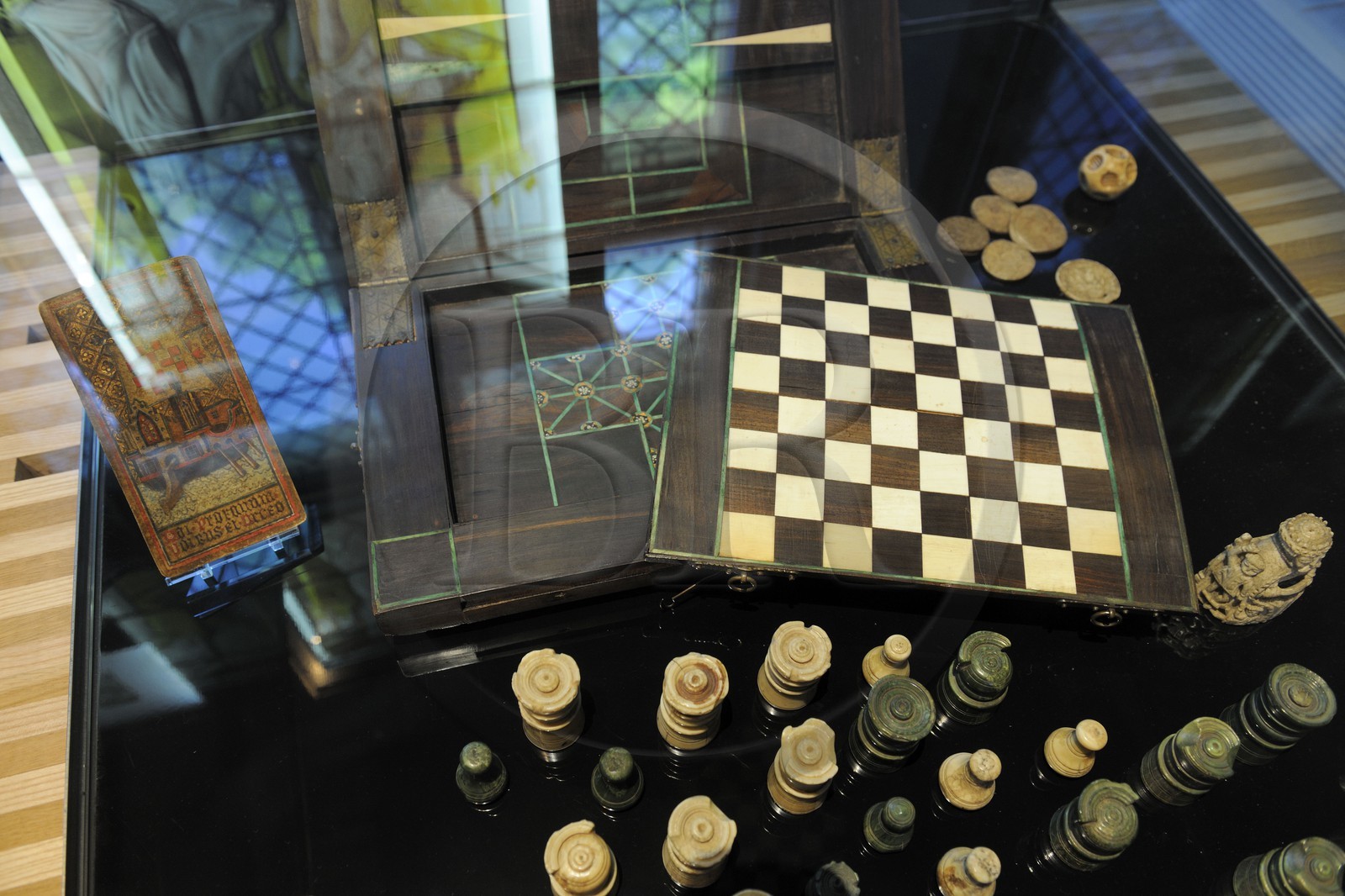 France, Paris (75), musée du Moyen-Age, ancien hôtel de Cluny, jeux du moyen-âge dont échecs et tarot