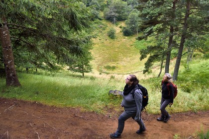 France, Puy de Dome, Aydat, on the slopes of the Puy de Vichatel volcano, Catline Lajoie nature warden at the Parc Naturel Régional des Volcans d'Auvergne (regional nature park of Auvergne volcanoes) on the  the Vichatel Musette nature trail