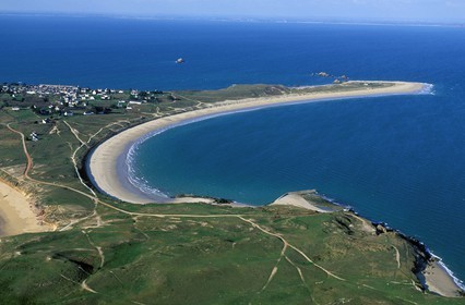 France, Morbihan (56), une des plus belles plages à l'est de l'île de Houat (vue aérienne)