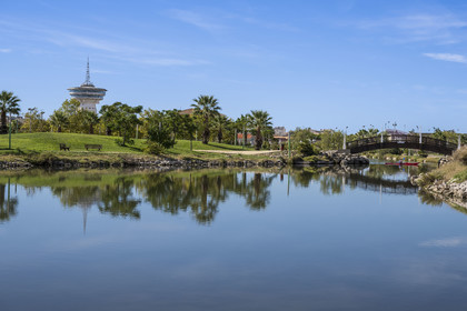 France, Hérault (34), Palavas-Les-Flots, le Phare de la Méditerranée (ancien chateau d'eau) et le parc du Levant