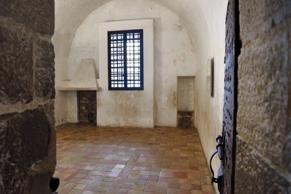 France, Alpes-Maritimes (06), Cannes, Iles de Lérins, Ile Sainte-Marguerite, le Fort Royal fortifié par Vauban, la prison, cachot de l'homme au masque de fer, triple rangées de barreaux à la fenêtre