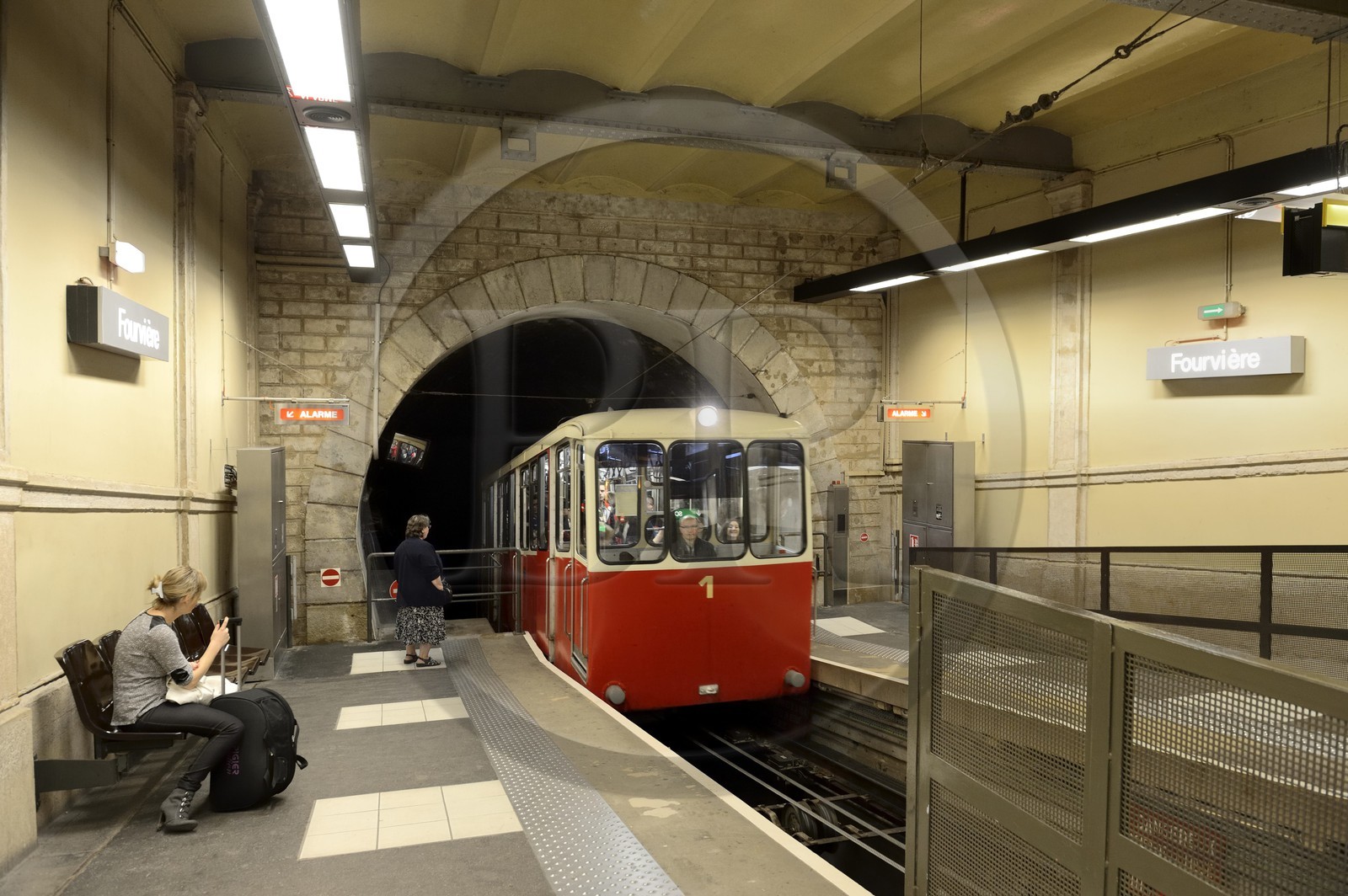 France, Rhône (69), Lyon, site historique classé Patrimoine Mondial de l'UNESCO, le funiculaire de Fourvière relie le quartier Saint-Jean dans le Vieux Lyon à la colline de Fourvière, la station Fourvière France, Rhône (69), Lyon, site historique classé Patrimoine Mondial de l'UNESCO, le funiculaire de Fourvière relie le quartier Saint-Jean dans le Vieux Lyon à la colline de Fourvière, la station Fourvière