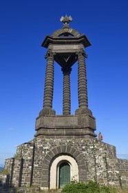 France, Puy-de-Dôme (63), plateau de Gergovie, site historique de la bataille entre les Arvernes et les légions de César en 52 avant Jésus-Christ, monument commémoratif de Gergovie dédié à Vercingétorix par l'architecte Jean Teillard en 1900