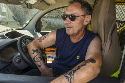France, Finistère (29), Mer d'Iroise, Ile d'Ouessant, Paul, facteur sur l'île pendant sa tournée