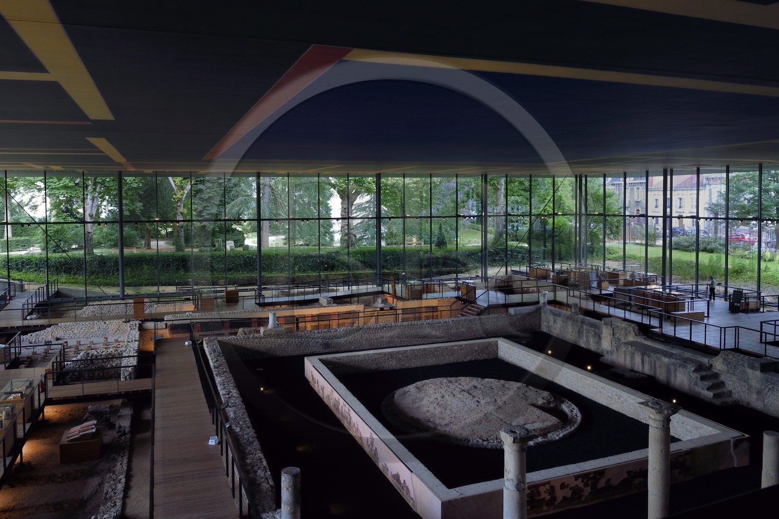 France, Dordogne (24), Périgord Blanc, Périgueux, musée Vesunna, Site-Musée Gallo Romain conçu par l'architecte Jean Nouvel (mention obligatoire), vestiges d'une grande demeure gallo-romaine ornée d'enduits peints, la domus de Vésone