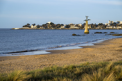 France, Loire Atlantique, Estuaire de la Loire, Saint Nazaire, la Grande plage, American Monument called Sammy built in memory of the American landing of June 26, 1917 in Saint-Nazaire on the waterfront beach