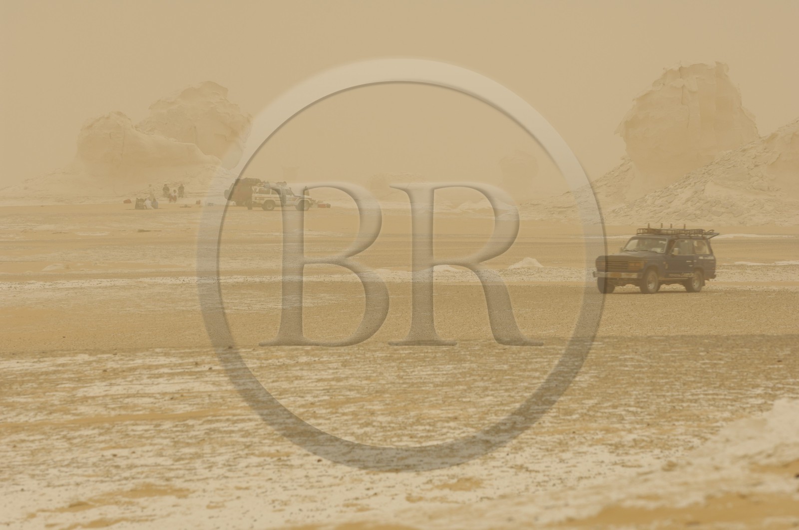 Egypte, désert libyque, tempêtre de sable dans le Désert Blanc au nord de Farafra