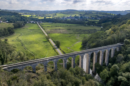 France, Nievre, Regional Natural Park of Morvan, Montreuillon, Montreuillon aqueduct bridge built in 1841, 33 m high and 152 m long with 13 arches 8 m wide, along the Rigole d’Yonne which draws water from the Yonne at Lake Pannecière and feeds the Nivernais Canal (aerial view)