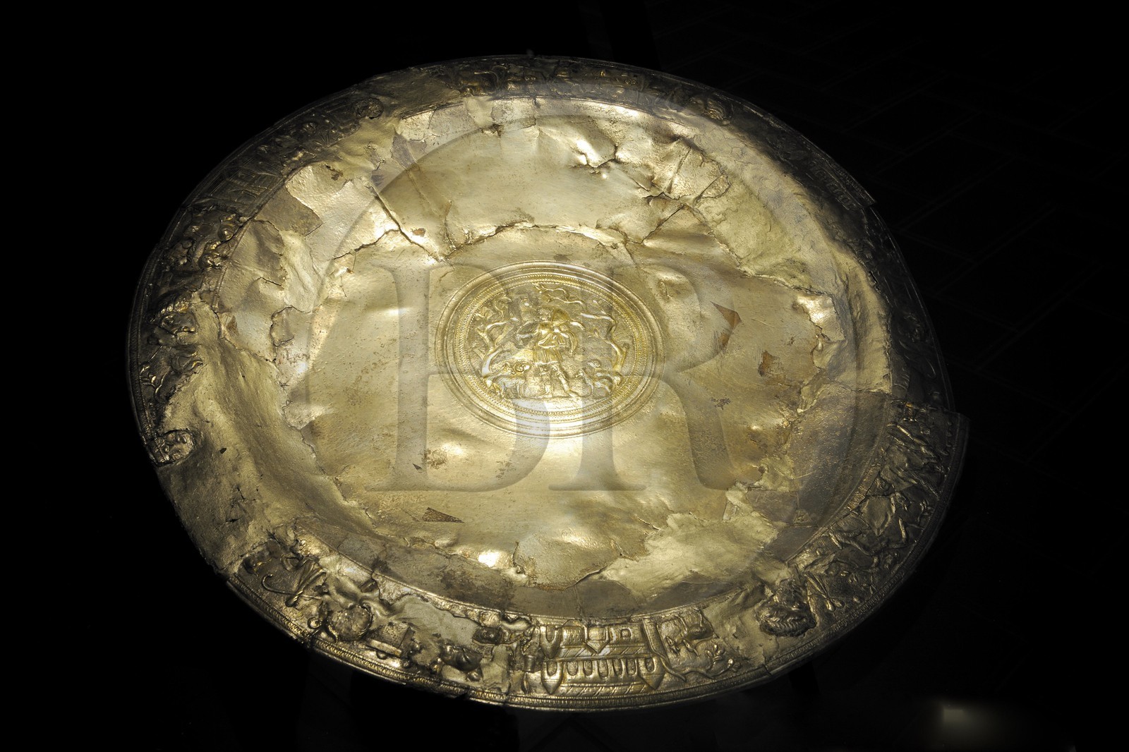 France, Hérault (34), Béziers, musée du Biterrois, plat d'argent dit du bon pasteur du 4ème siècle après J.C. faisant partie du trésor de Béziers