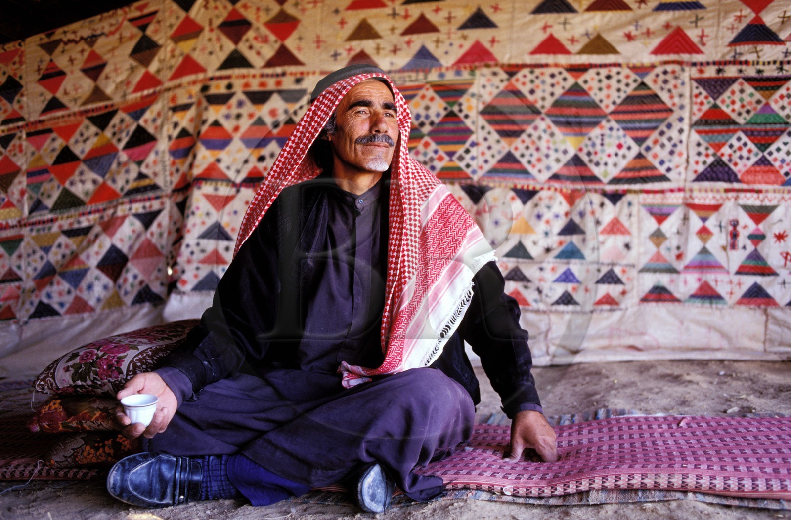 Jordanie, Kerak, un chef bédouin sous sa tente
