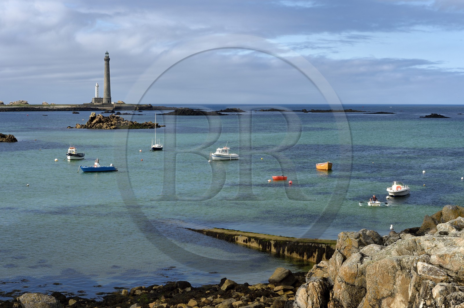 France, Finistère (29), Pays des Abers, Plouguerneau, Ile Vierge dans l'archipel de Lilia vu depuis la Pointe du Kastell Ac'h, le phare de l'ile Vierge le plus haut phare d'Europe d'une hauteur de 82,5 mètres