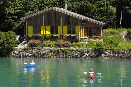 Switzerland, Canton of Bern, Bernese Oberland, Interlaken, Lake Brienz (Brienzer See), kayaks in front of a chalet