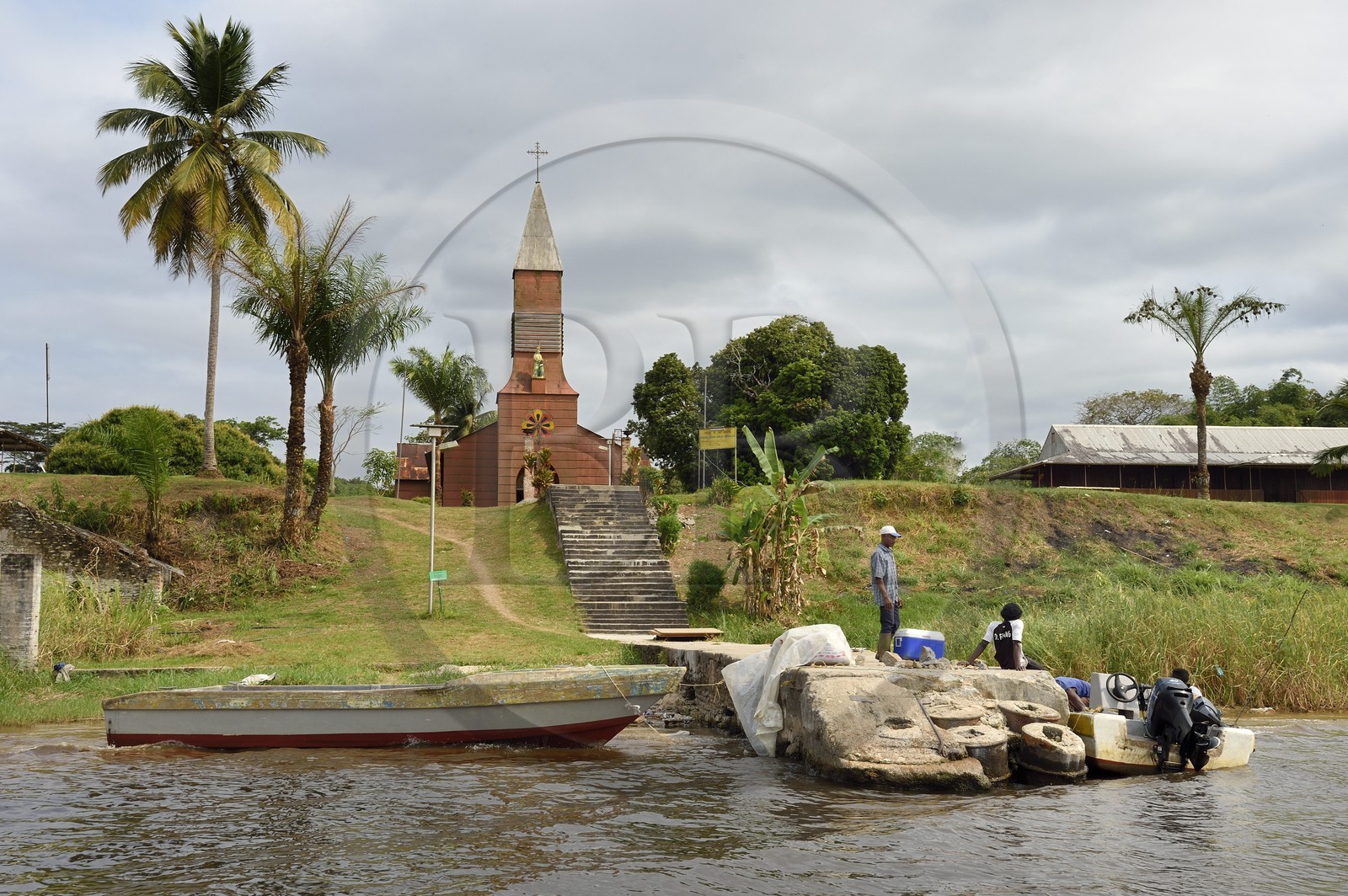 Gabon, province de Ogooué- Maritime, région de Omboué, lagune Fernan Vaz (Nkomi), la mission Sainte-Anne dont l'église a été construite dans les ateliers de Gustave Eiffel