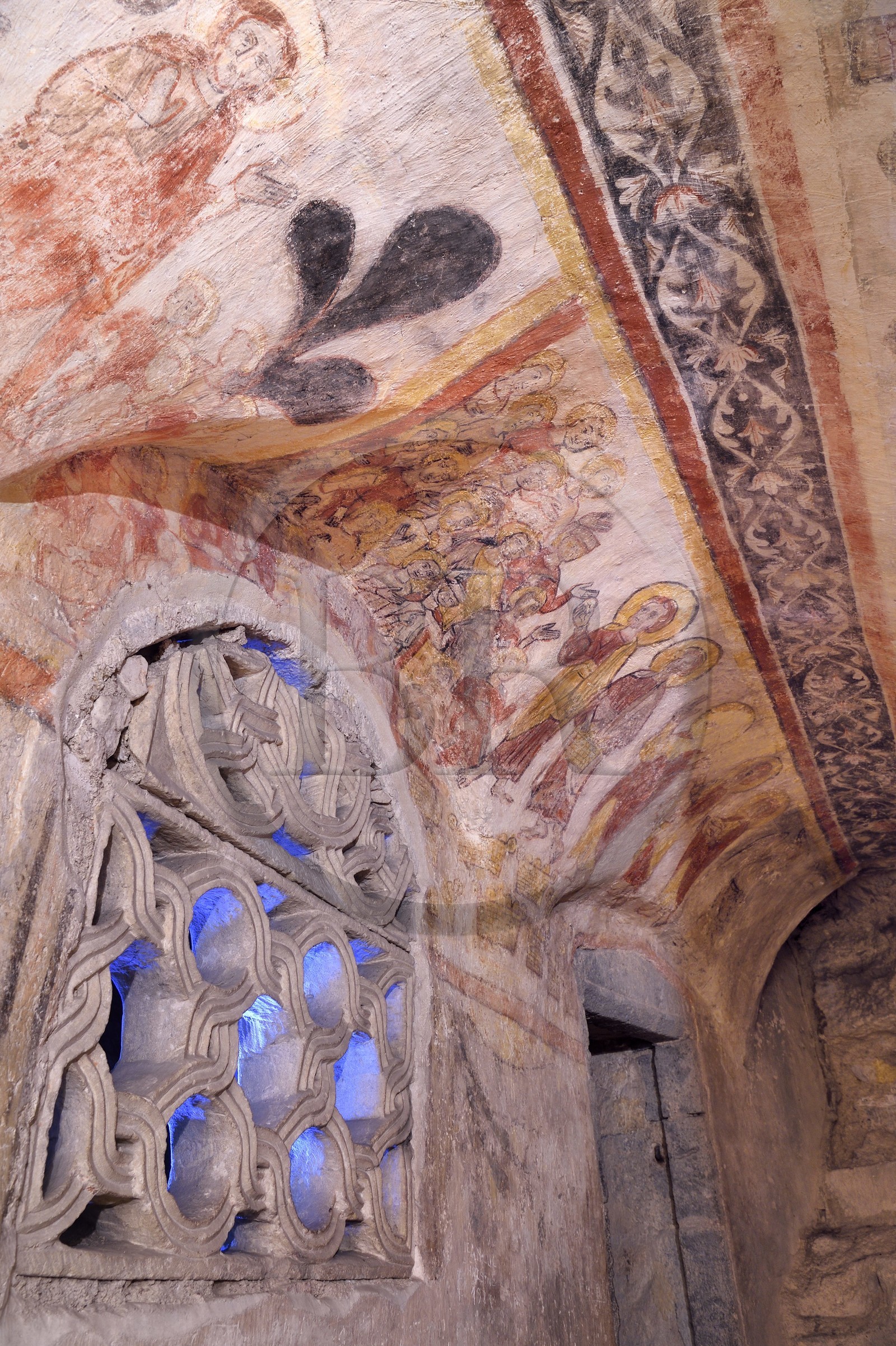 France, Puy-de-Dôme (63), Clermont-Ferrand, cathédrale Notre-Dame de l'Assomption, galerie du déambulatoire principale dans la crypte du Xe siècle, peintures murales romanes fin XIIe siècle représentant la vie publique du Christ avec la multiplication des pains