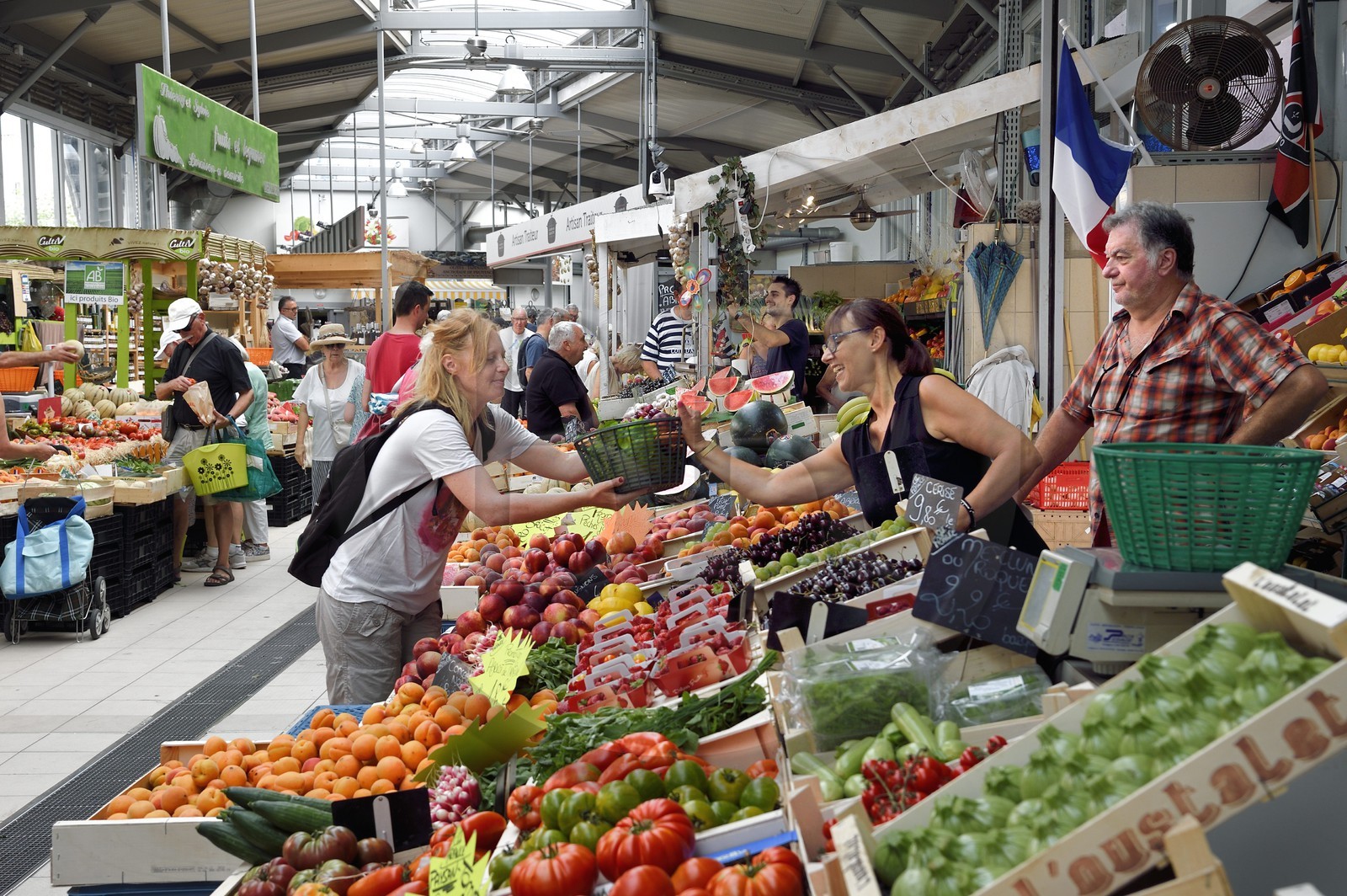 France, Var (83), Saint-Raphaël, le marché couvert République