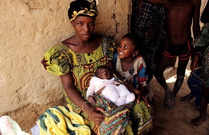 Mali, Bozo Country along the Niger river, a bozo women with her child