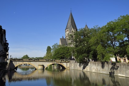 France, Moselle, Metz, Ile du Petit Saulcy, the Temple Neuf also called Eglise des allemands (the New Temple or Church of the Germans) reformed Prostestant Shrine and the Pont des Roches bridge over the canalized River Moselle banks