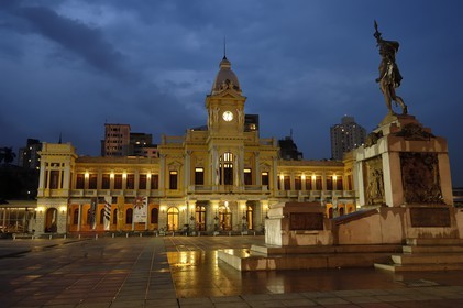 Brazil, Minas Gerais state, Belo Horizonte, Museu de Artes e Oficios (Arts and Crafts Museum), the former central train station