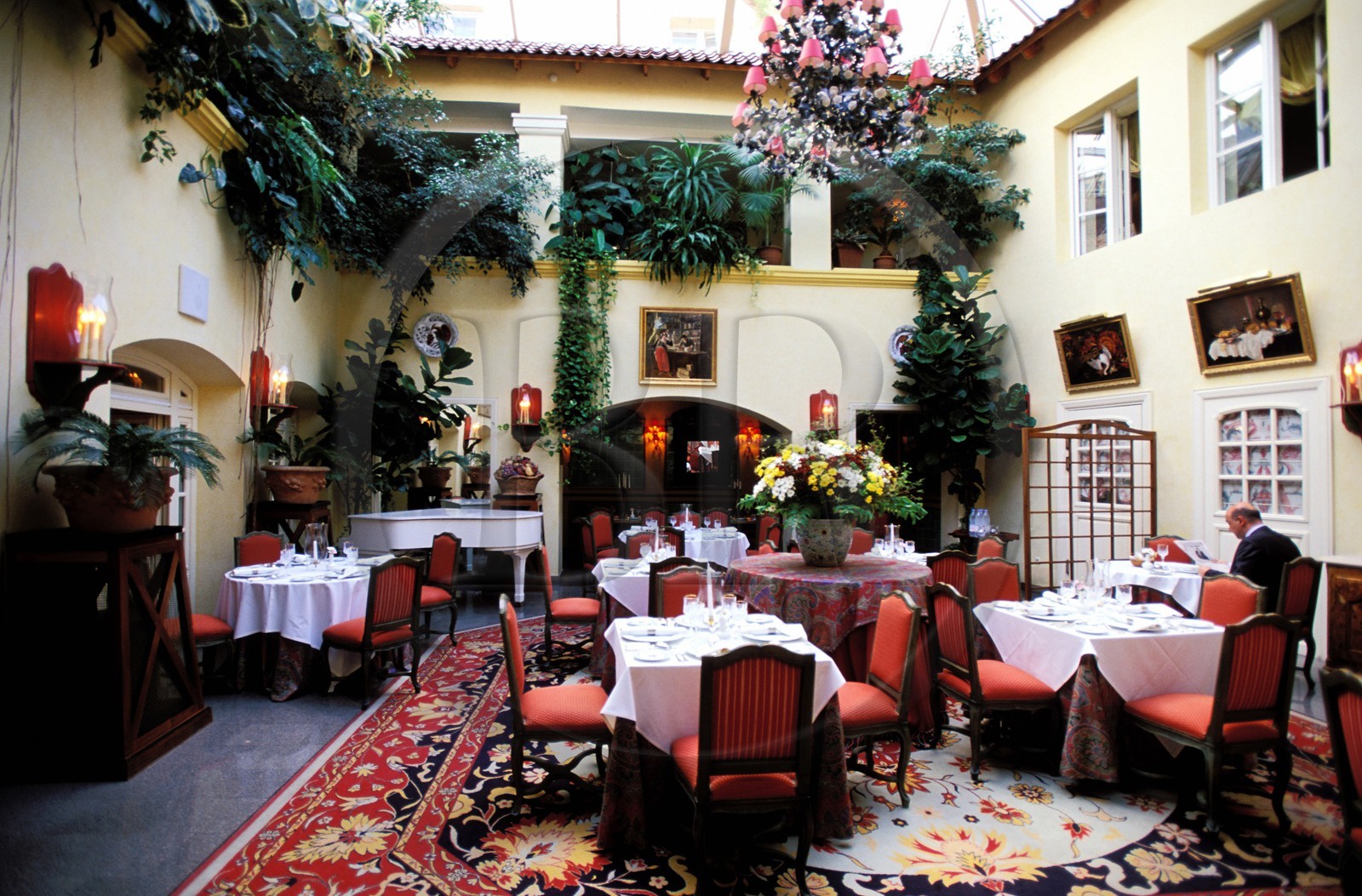 Lituanie (Pays Baltes), Vilnius, hôtel restaurant très réputé Stikliai dans la vieille ville