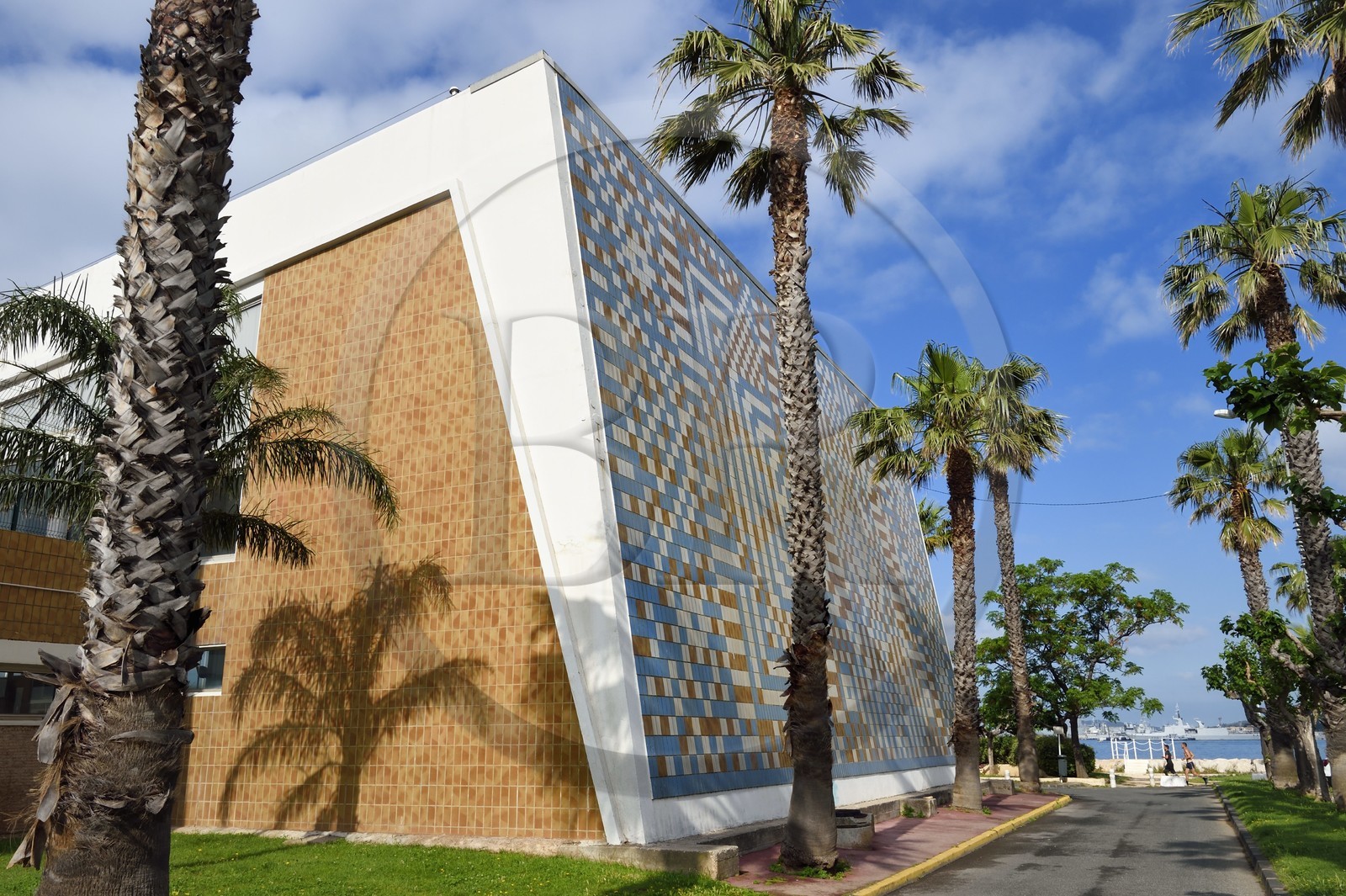 France, Var (83), Toulon, la piscine du Port Marchand (1970-1972) de l'architecte Alfred Ludovic Henry
