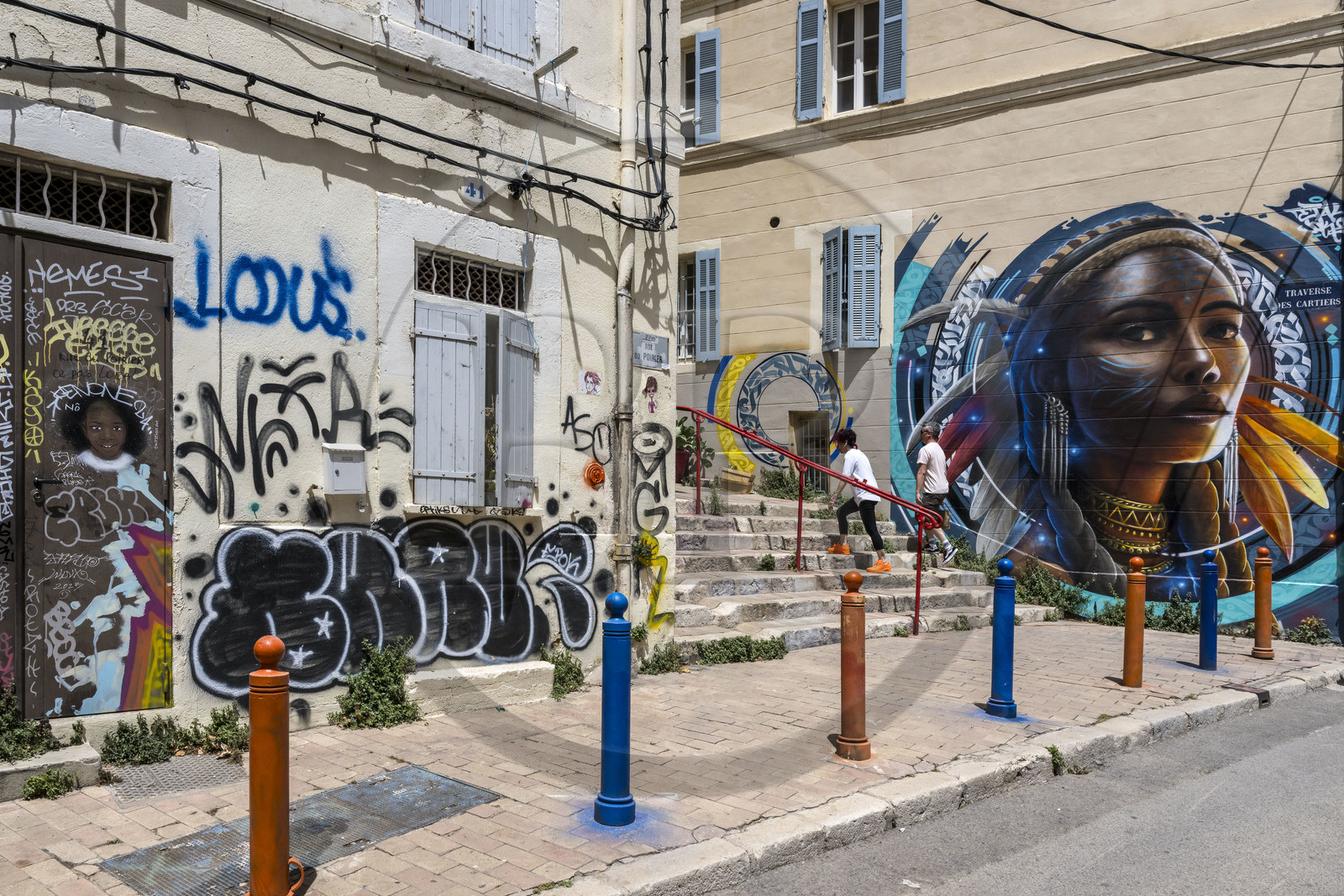 France, Bouches-du-Rhône (13), Marseille, quartier du Panier, peinture murale des street artists Tetal and Nitram Joke rue du Poirier à l'angle des escaliers de la traverse des Cartiers