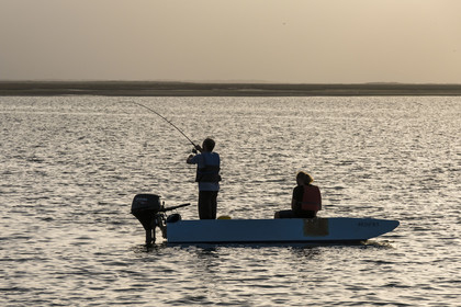 Portugal, Algarve, Faro, Ria Formosa Nature Park, fishermen in the lagoon