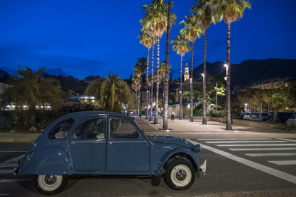 France, Alpes-Maritimes, Menton, 2 CV Citroën on the edge of the alley leading to the old town