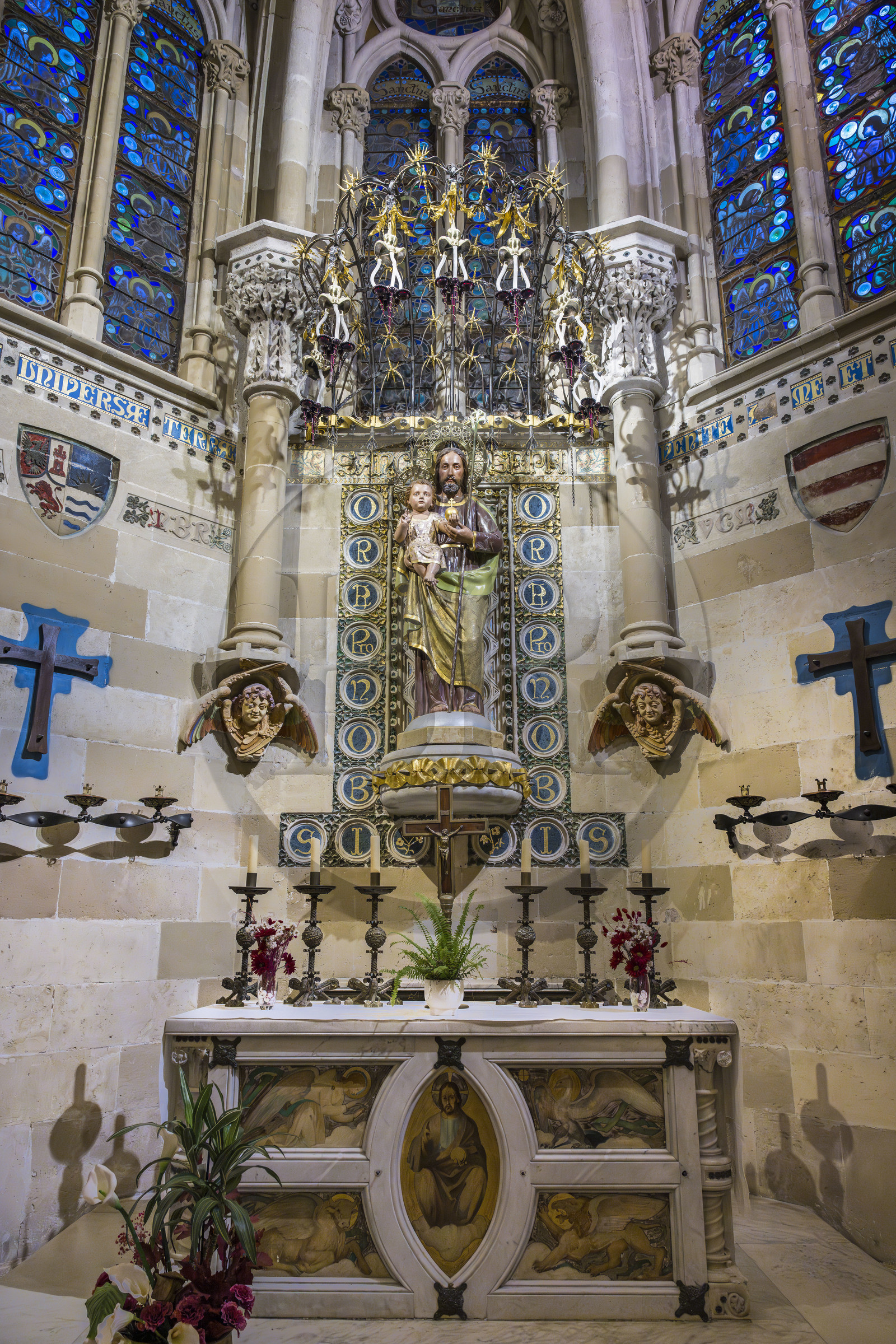 Espagne, Catalogne, Barcelone, quartier de l'Eixample, basilique de la Sagrada Familia de l'architecte du modernisme catalan Antoni Gaudi classée Patrimoine Mondial de l'UNESCO, la crypte de style néo-gothique sert d’église paroissiale, la chapelle de Saint joseph