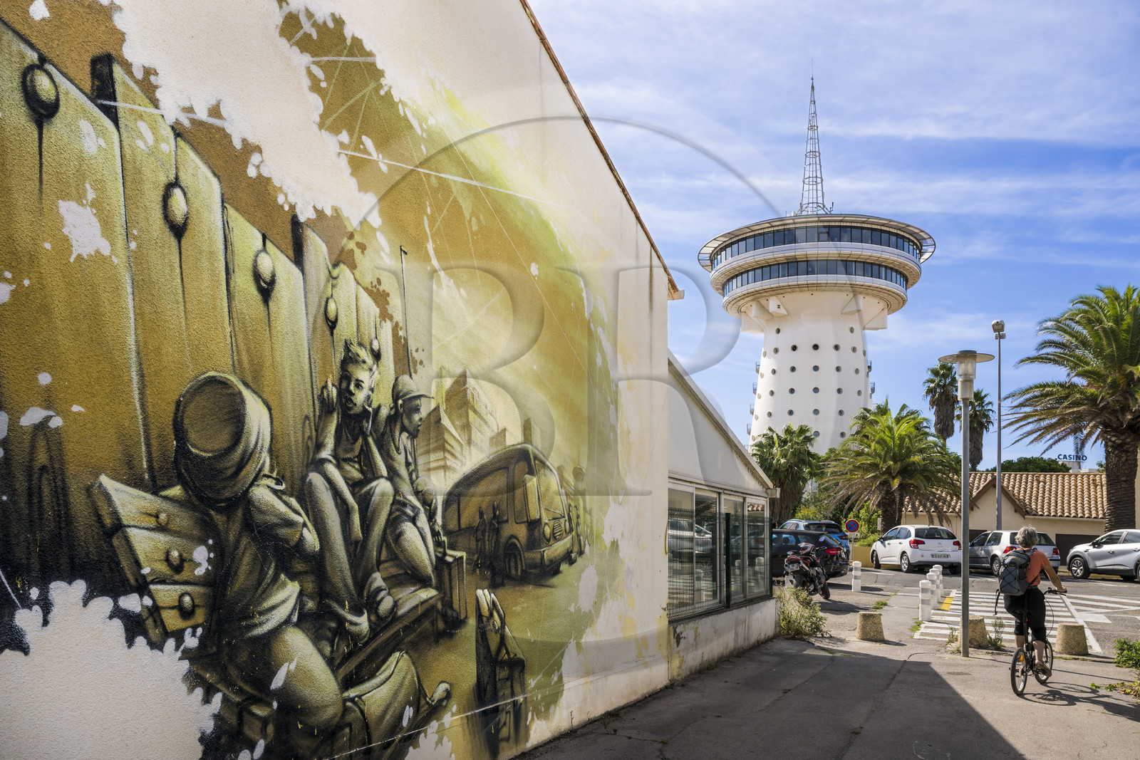 France, Hérault (34), Palavas-Les-Flots, le Phare de la Méditerranée, tour d'observation de 43 mètres issue de la transformation de l'ancien chateau d'eau et une peinture murale