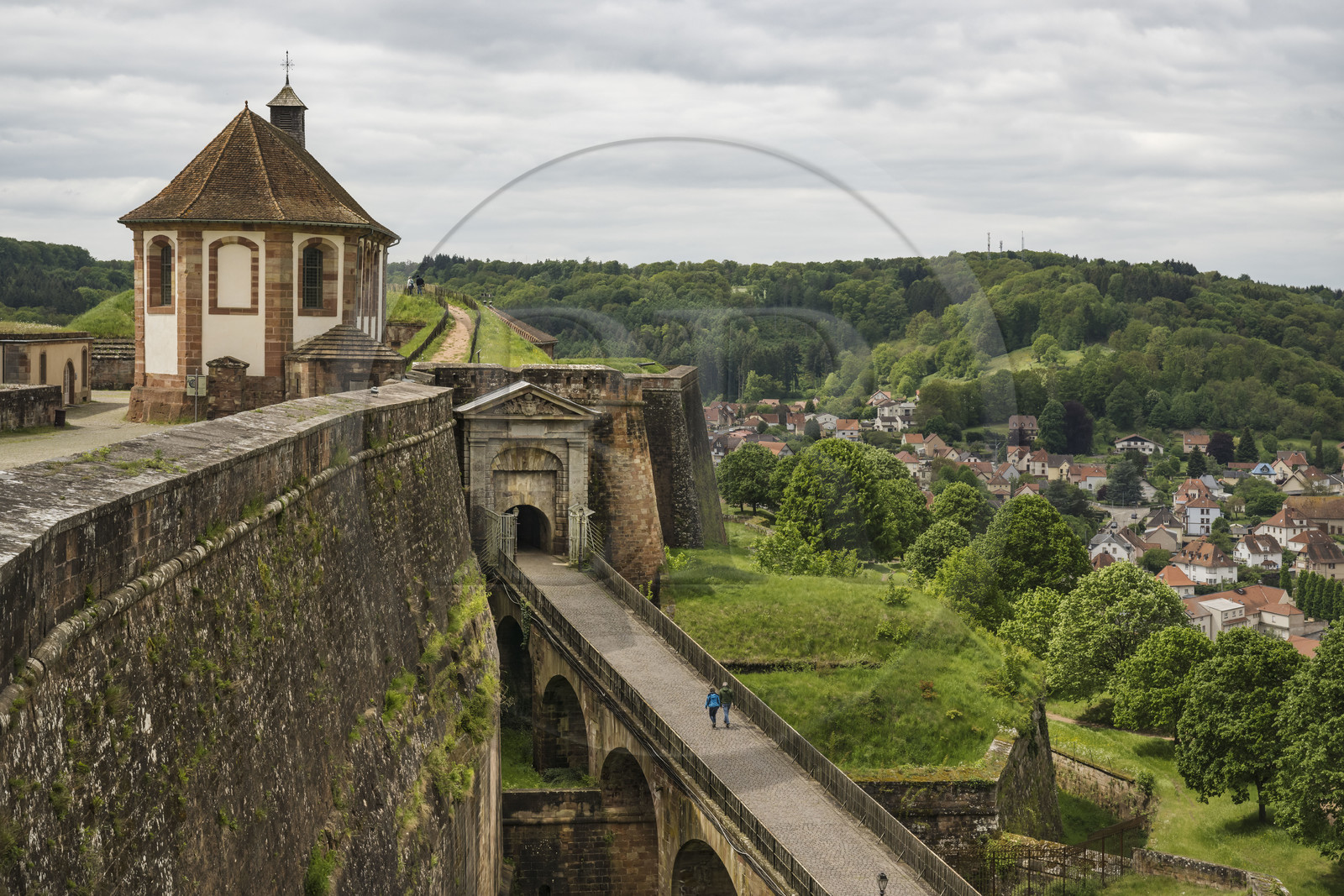 France, Moselle (57), Parc régional des Vosges du nord, Bitche, la citadelle fortifiée par Vauban et sa rampe d'accès